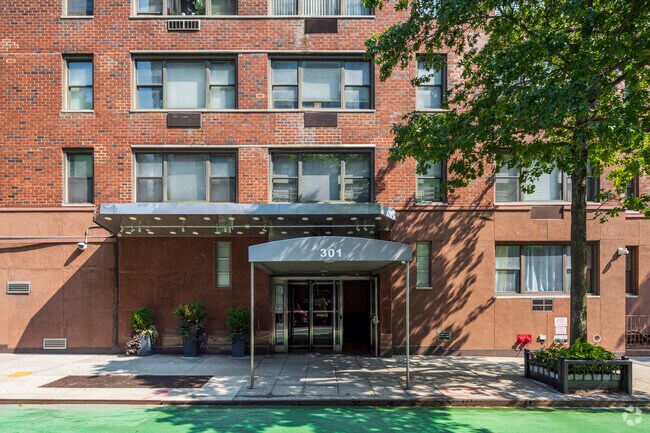 Foto del edificio - 301 E 62nd St