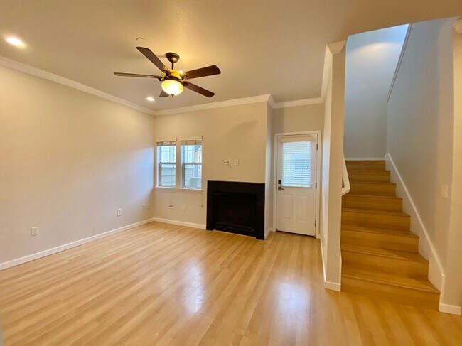 Foto del edificio - 140 Valley Oak Dr