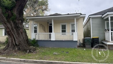 Building Photo - 1116 NE 36th St
