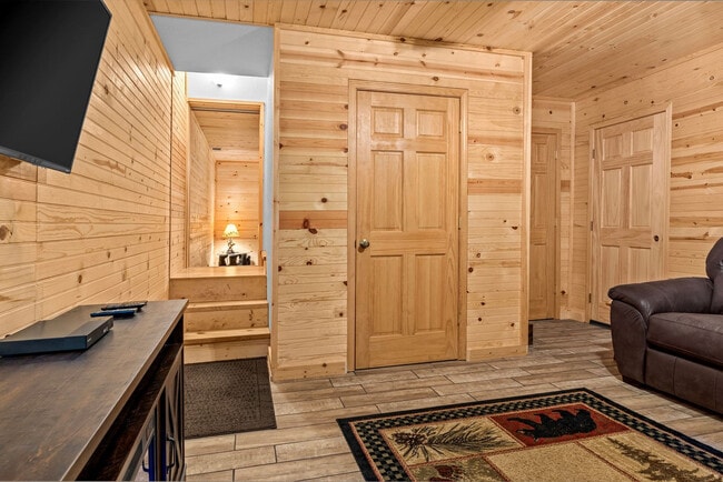 Building Photo - 4050 Henson Rd