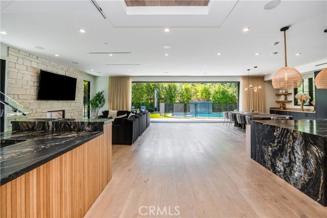 Building Photo - 5517 Allott Ave