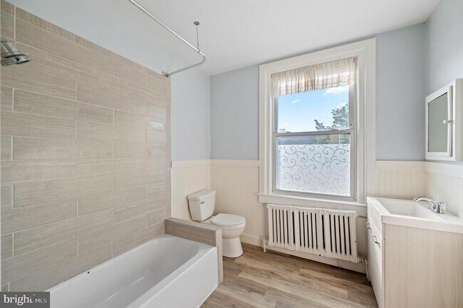 Foto del edificio - 834 W Lancaster Ave