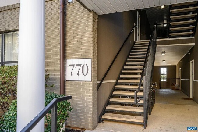 Foto del edificio - Fabulous 1BR condo in popular Walker Square