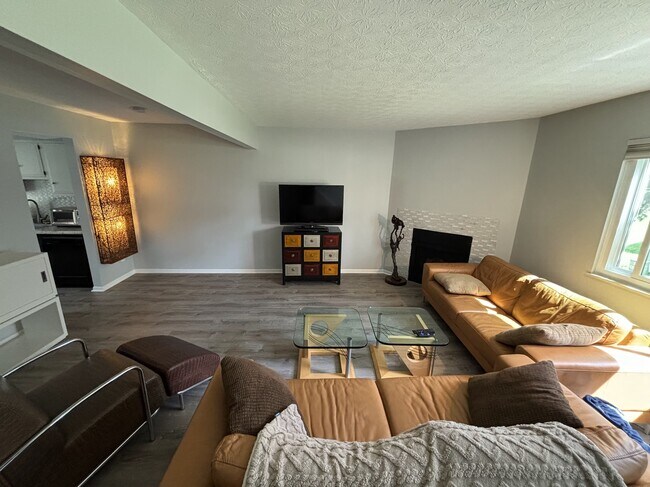 Foto del edificio - 4403 Valley Quail Blvd S