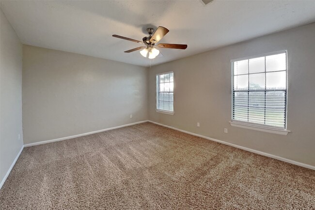 Foto del edificio - 8022 Pine Falls Dr