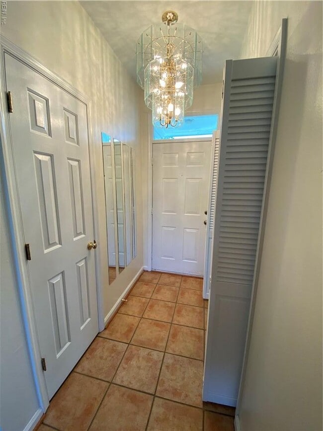 Building Photo - Lovely Ranch in Grassfield School District!