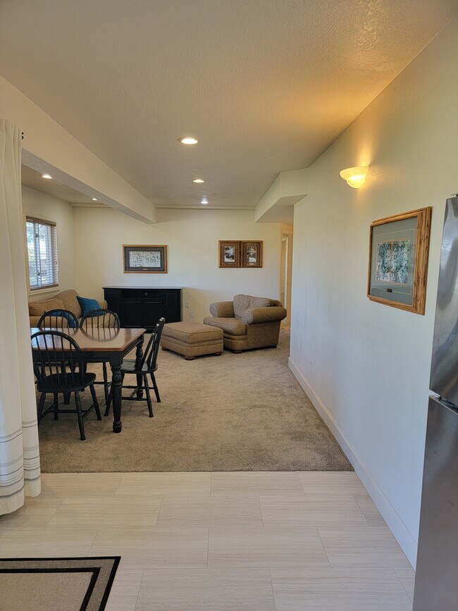 Sala de estar - 61 W Surrey Dr