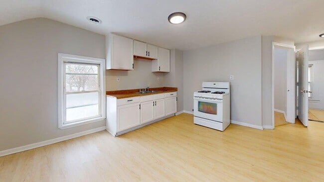 Building Photo - 3130 W 30th St