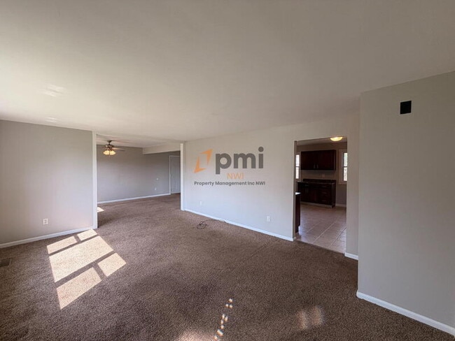 Foto del edificio - 365 Raven Ct