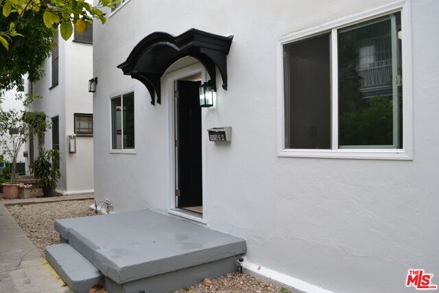 Foto del edificio - 1416 N Serrano Ave