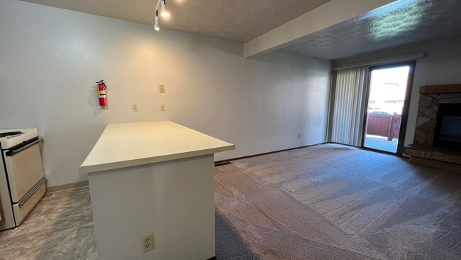 Building Photo - 1 Bedroom Condo in Independence Park w/Garage and Washer/Dryer! Call Today!