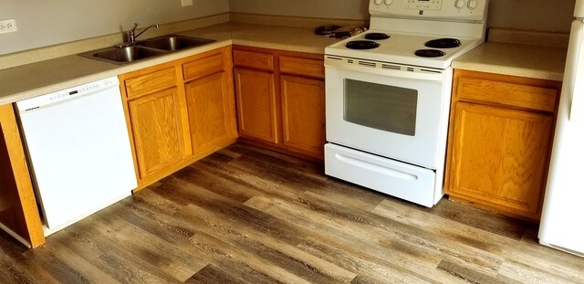 Foto del edificio - 8306 Woodland Dr