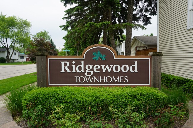 Foto del edificio - 323 Dogwood Terrace