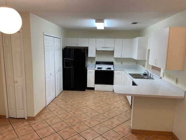 Building Photo - 5978 Braemar Pl