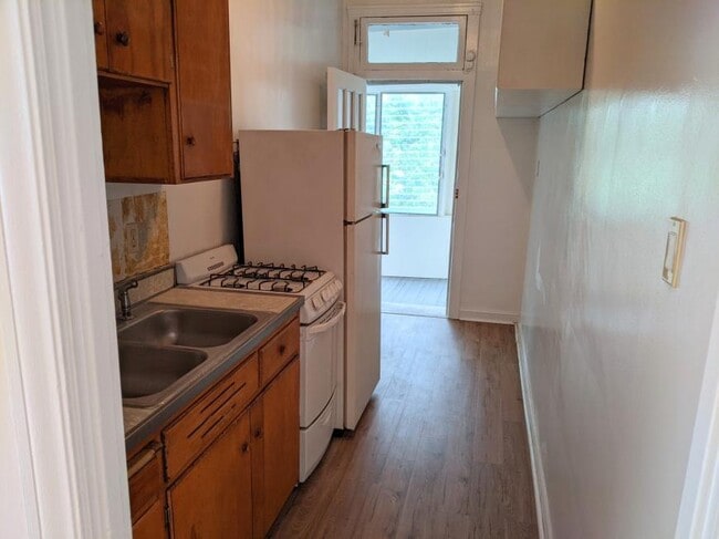 Building Photo - 1 bedroom in Chicago IL 60626