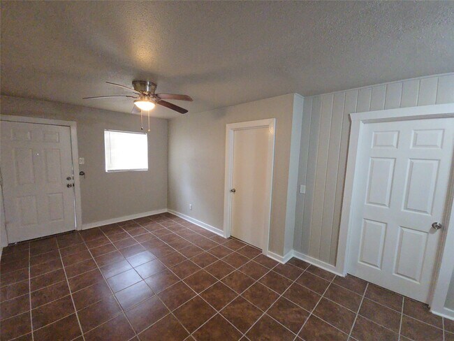 Foto del edificio - 3335 Tuam St