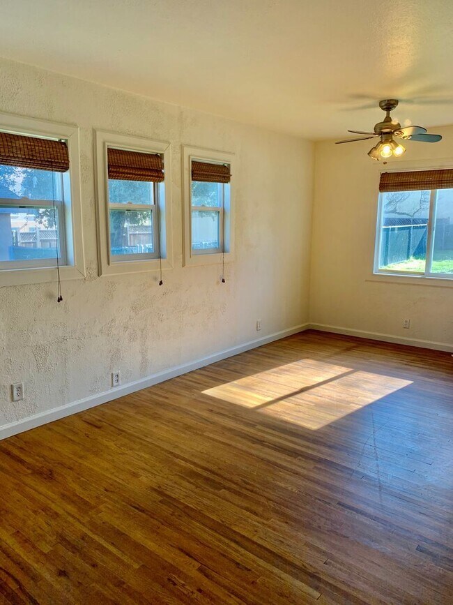 Building Photo - 3 br, 1 bath House - 628 30th Street