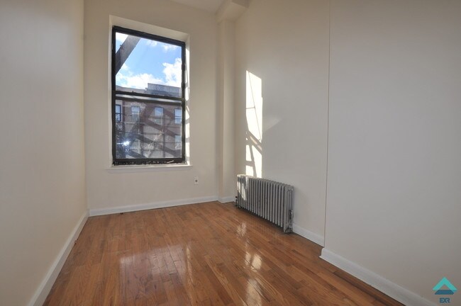 Building Photo - 649 Classon Ave