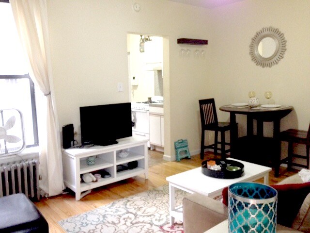 Foto principal - 410 E 68th St