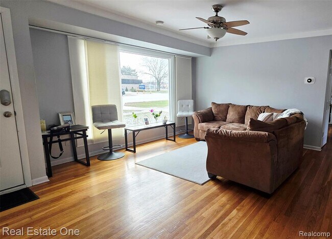 Foto del edificio - 4217 Crooks Rd