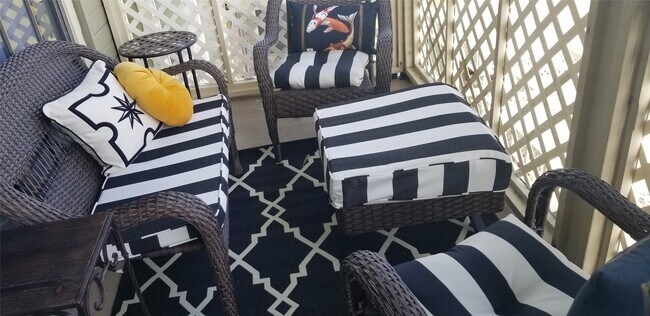 Foto del edificio - 500 Ferry Rd