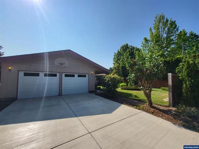 Building Photo - Beautifully Renovated 4-Bedroom Home in NW...