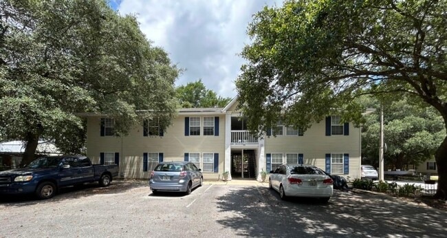Building Photo - 100 Kazmira Ct