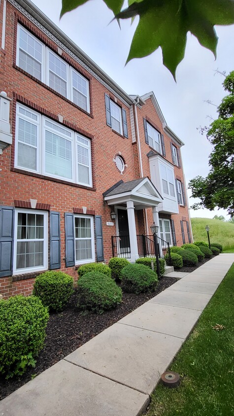 Foto principal - 8603 Blue Smoke Ct