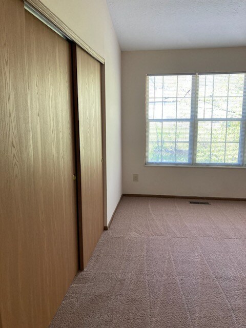 Foto del edificio - 6012 Godown Rd