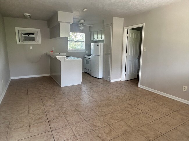 Foto del edificio - 8232 Glenview Dr