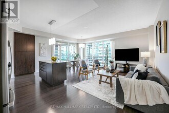 Building Photo - 70 Roehampton Ave