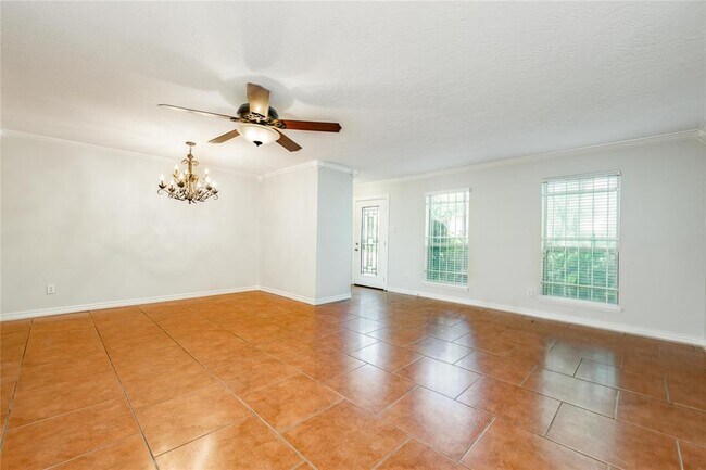 Building Photo - 10307 Briar Forest Dr