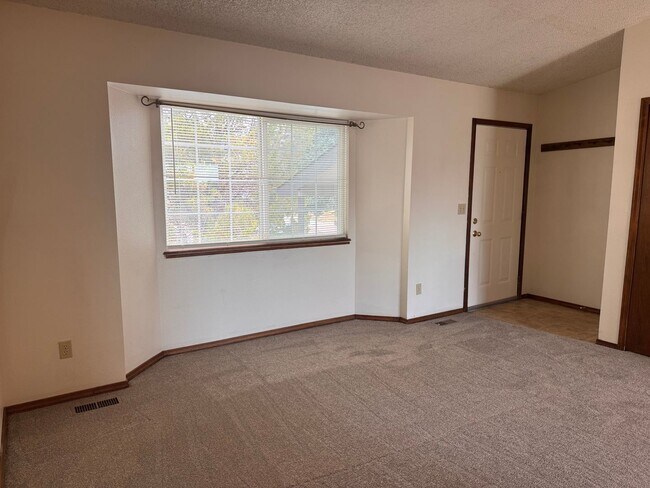 Building Photo - 3827 Glenhurst St