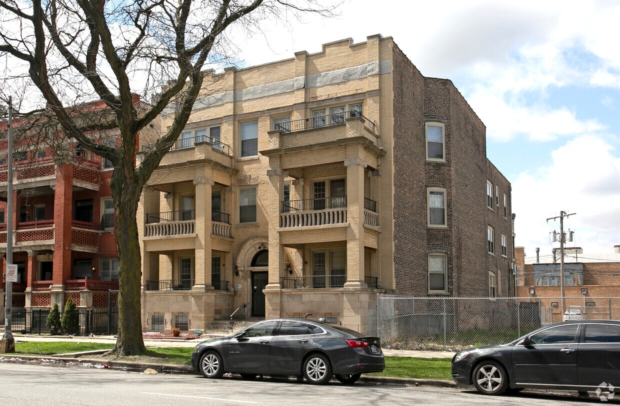 Primary Photo - 4320 S Michigan Ave