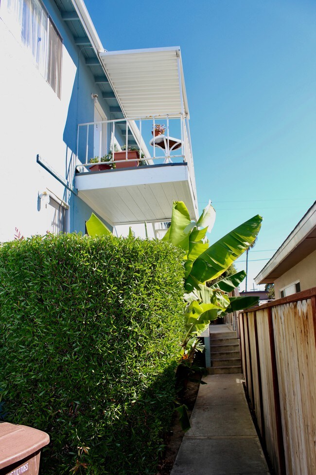 Building Photo - 147 W Canada