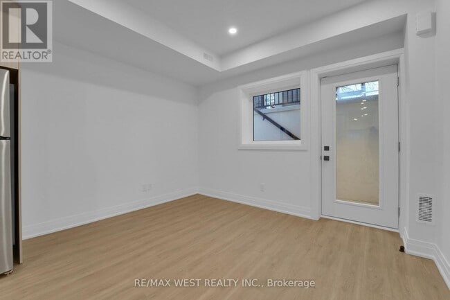 Building Photo - 521 St Johns Rd