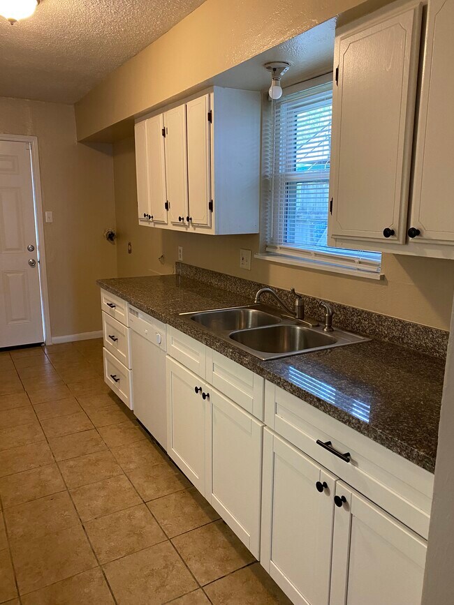 Foto del edificio - 3206 Scotch Moss Ln