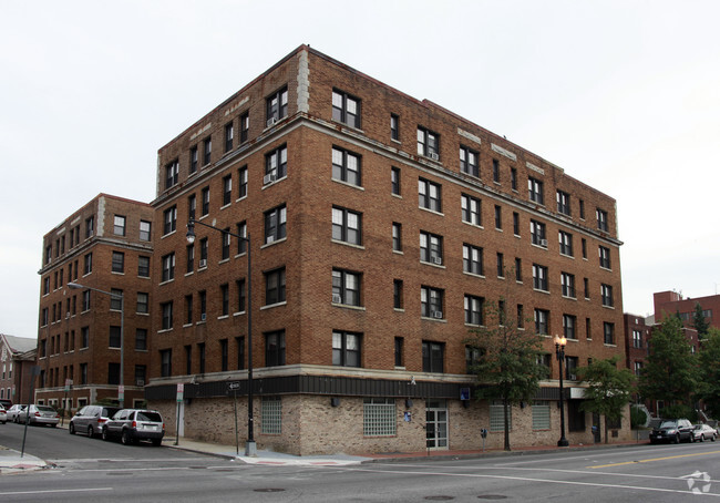 Foto del edificio - 2701-2711 Georgia Ave NW