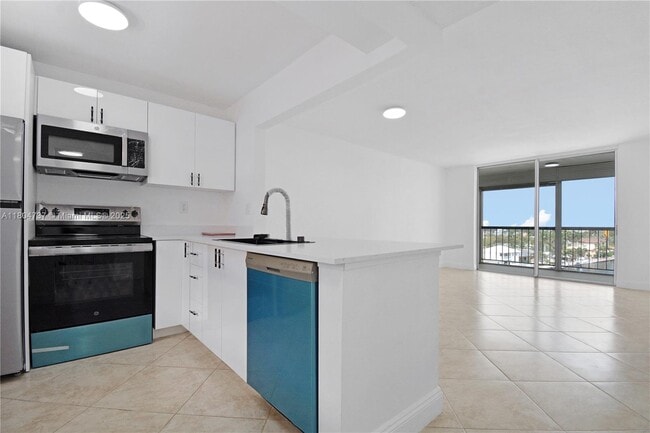Building Photo - 1391 S Ocean Blvd