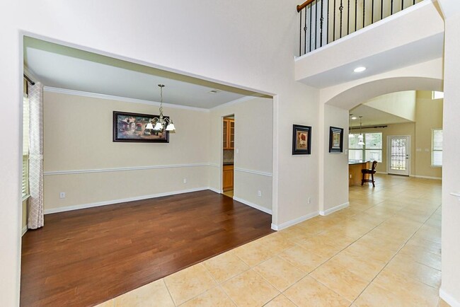 Building Photo - 25955 Foxrun Vista Dr