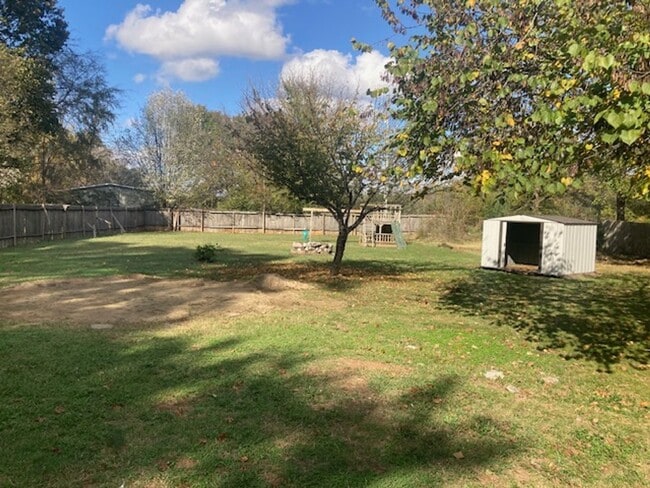 Building Photo - 3BR/1.5BA-1200 SF-893 Miller Estates Rd, S...