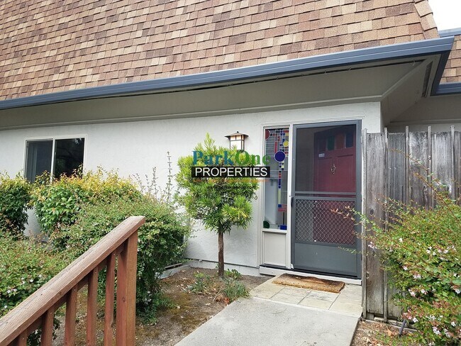 Foto del edificio - Cozy Skywest Townhome