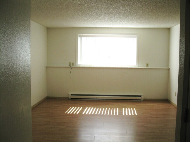 Foto del edificio - 355 Aristocrat Dr