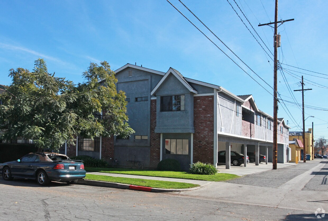 Primary Photo - 270 W Valencia Ave