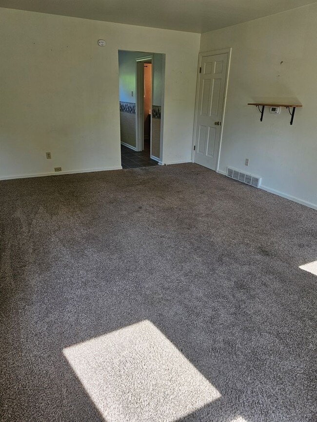 Foto del edificio - Two Bedroom Duplex Near BG High School