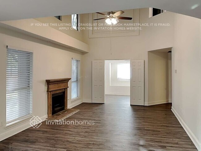 Foto del edificio - 921 Mockingbird Dr