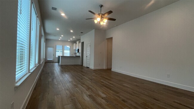 Foto del edificio - 27114 Cutleaf Daisy Ct