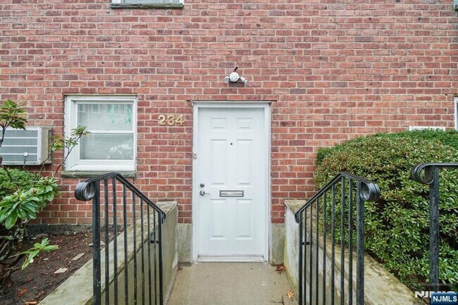 Foto del edificio - 234 Columbia Ave
