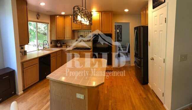 Foto del edificio - Ridgetop Beauty with Mountain Views
