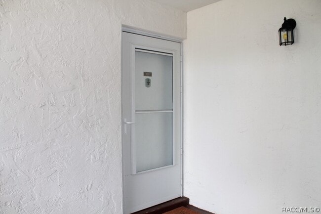Building Photo - 2400 Forest Dr
